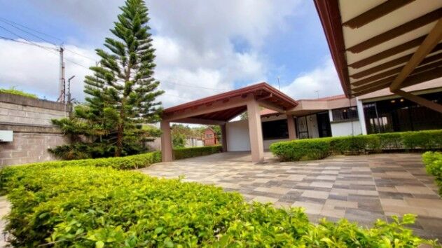 Se vende propiedad con amplio lote de 4,700m2 en San Rafael Heredia 25-1199 in San Rafael, Heredia — $450,000