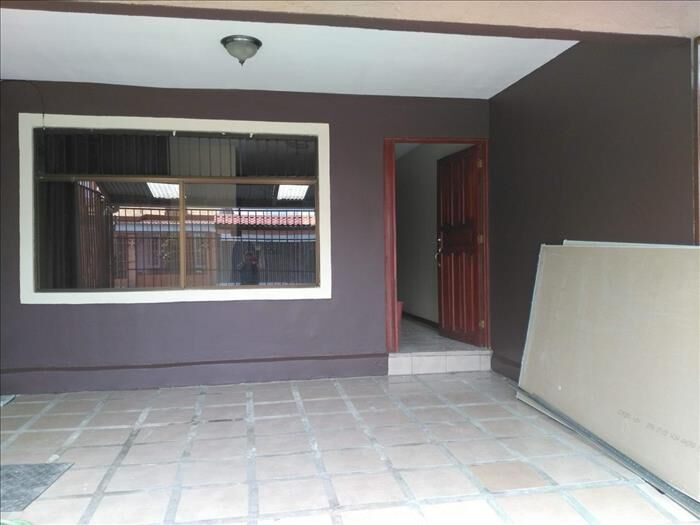 SE ALQUILA CASA CENTRICA Y SEGURA en San Sebastián, San José — ₡ 335 000