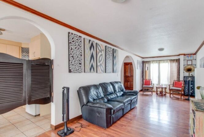 Hermosa casa en San Rafael de Escazu En venta y alquiler en San Rafael, Escazú, San José — ₡ 102 500 000