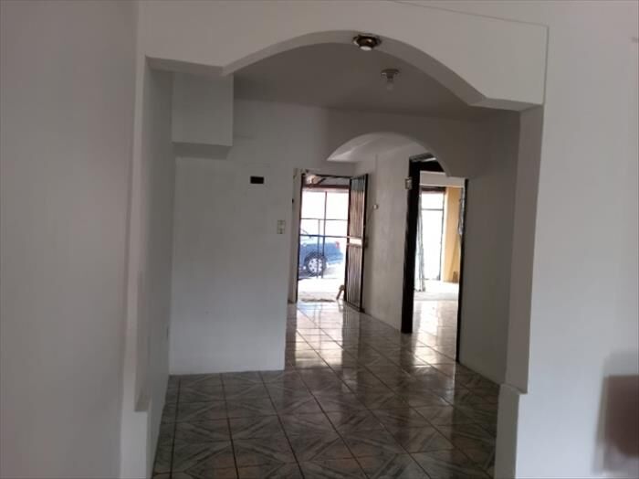 En Venta Casa con apartamento de entrada independiente. en Puente De Piedra, Grecia, Alajuela — ₡ 45 000 000