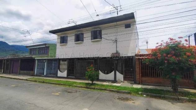 Propiedad de inversión con casa principal y 8 apartamentos en Hatillo #26-2124 GS en Hatillo, San José — $348,000
