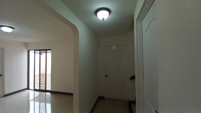 Venta de Casa + APTO en San Vicente de Moravia.  in San Vicente, Moravia, San José — $300,000