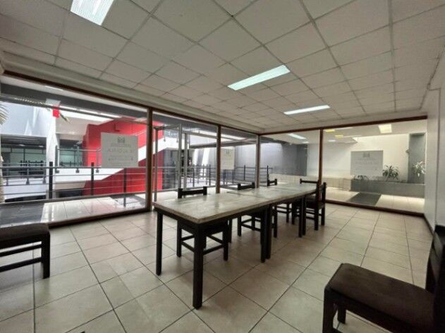 LOCAL COMERCIAL EN ALQUILER EN EDIFICIO OMNI in Carmen, San José — $6,015