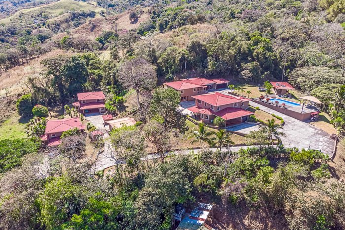 Propiedad con 4 casas en Ciudad Colon in Colón, Mora, San José — $1,300,000