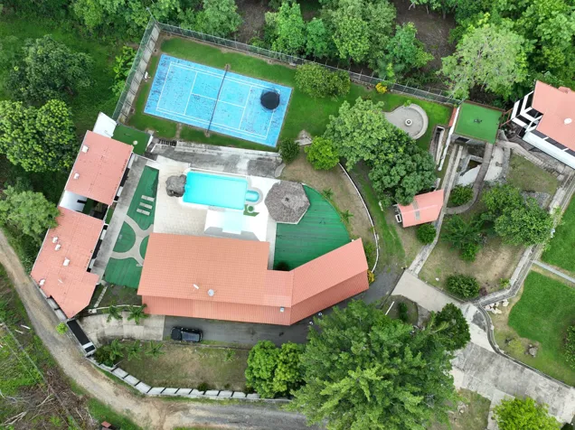 SE VENDE QUINTA PROPIEDAD EXCLUSIVA MULTIPROPÓSITO en La Ceiba, Orotina, Alajuela — $1,400,000 - Foto 2 de 68