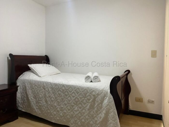 Alquiler | Apartamento amueblado de 2 habitaciones con vista a las montañas #27-46 GS in Santa Ana, San José — $1,200