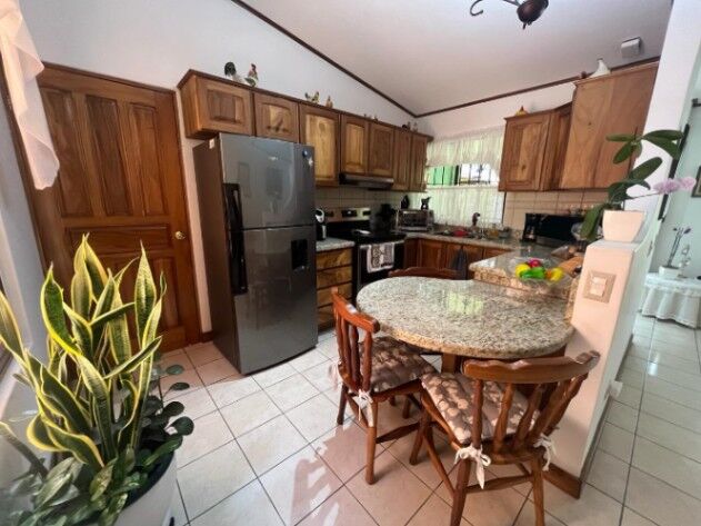 VENTA CASA DE 1 PLANTA EN RESIDENCIAL SANTA ANA POZOS 3 HAB in Pozos, Santa Ana, San José — $195,000
