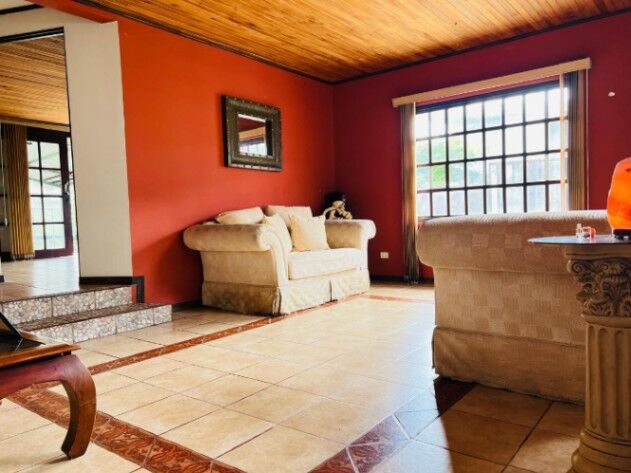 VENTA DE CASA CON RANCHO BBQ EN SANTO DOMINGO DE HEREDIA.  en Pará, Santo Domingo, Heredia — ₡ 110 000 000