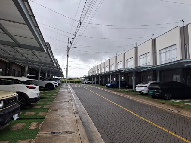 Linda casa en venta en condominio ubicada en Sabanilla de Montes de Oca en Sabanilla, Montes De Oca, San José — ₡ 90 000 000