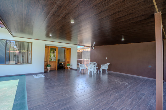 Casa de una sola planta con cancha de pickleball. en Palmares, Alajuela — ₡ 115 000 000 - Foto 2 de 21
