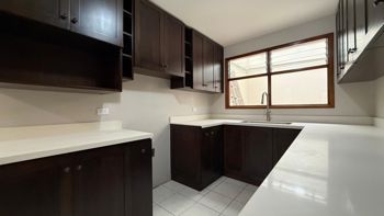 VENTA Casa Alquilada de 2 Plantas FRENTE a Lincoln Plaza, Moravia en San Vicente, Moravia, San José — $265,000 - Foto 5 de 18