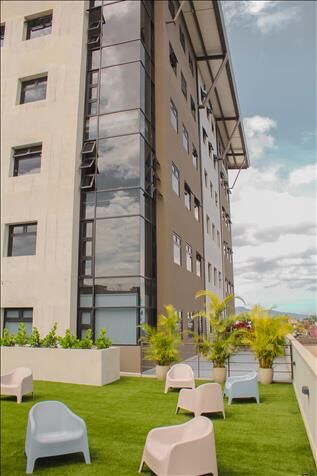 ALQUILER DE OFICINAS, CURRIDABAT, PINARES, OFICENTRO MOMENTUM en Curridabat, San José — $1,883
