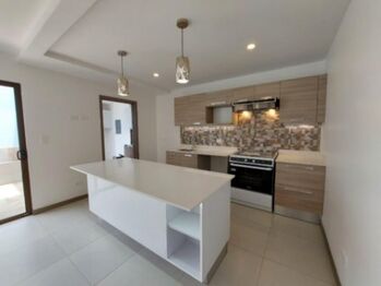 Se alquila casa con patio en condominio de San Antonio Escazú 26-354 en San Antonio, Escazú, San José — $1,600 - Foto 5 de 22