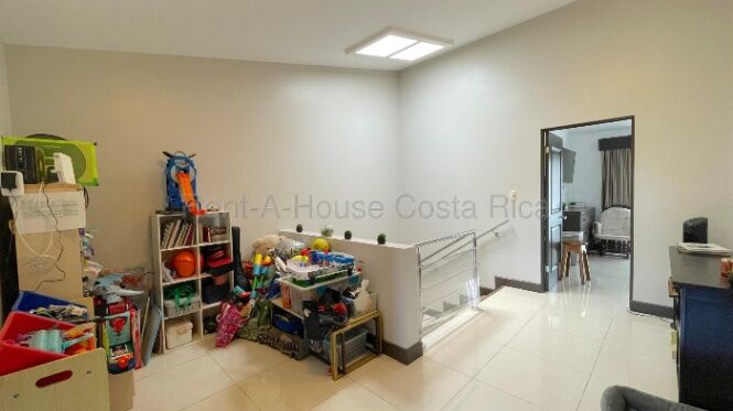 Casa en alquiler en Ciudad Colón 3 habitaciones con jardín y amenidades premium #26-1914 GS in Colón, Mora, San José — $1,500