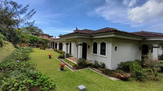 MLS-25-1745 LS ALQUILER CASA GRANADILLA CURRIDABAT en Granadilla, Curridabat, San José — $7,500