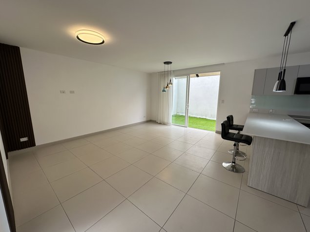 Casa en Condominio en Santa Ana en Santa Ana, San José — $2,000 - Foto 2 de 30