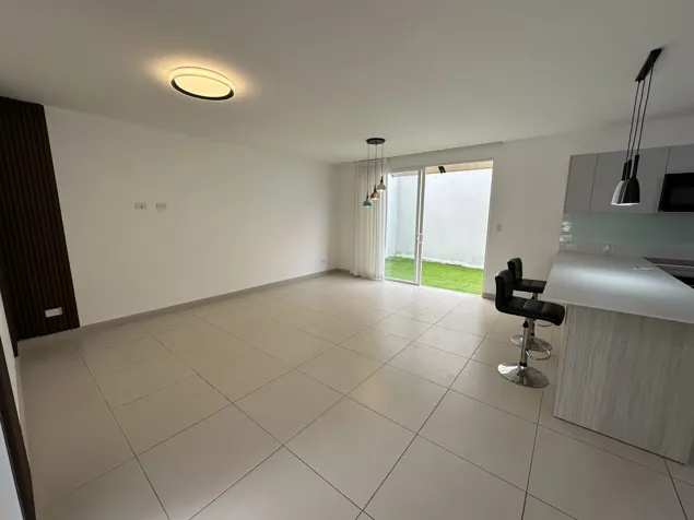 Casa en Condominio en Santa Ana en Santa Ana, San José — $2,000 - Foto 2 de 30