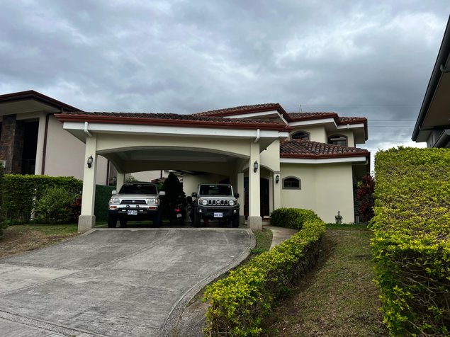 Casa en Alquiler en Condominio Tournon in Pará, Santo Domingo, Heredia — $2,900
