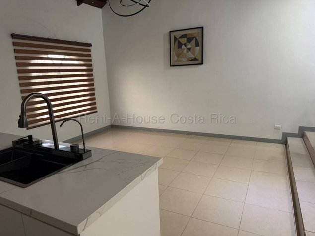 Venta de casa moderna con acabados de lujo y seguridad 24/7 #27-310 GS en Bolívar, Grecia, Alajuela — $231,000