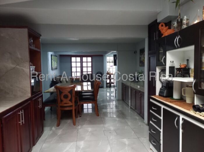 Casa en venta. El Carmen de Guadalupe en Guadalupe, Goicoechea, San José — ₡ 85 000 000