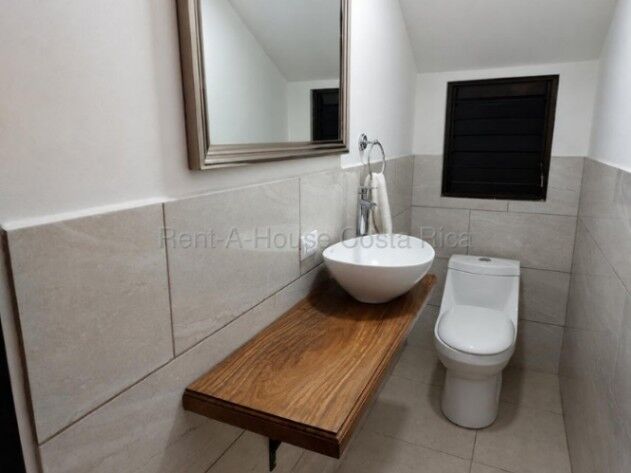 Venta de Casa en Brasil de Santa Ana.  en Brasil, Santa Ana, San José — ₡ 118 000 000