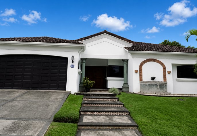 VENTA / Preciosa Casa en Lindora, Santa Ana, San José in Pozos, Santa Ana, San José — $780,000