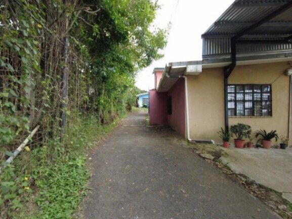Se vende propiedad con 3 casas en San Isidro Heredia 23-1450 in San Isidro, Heredia — ₡ 185 000 000