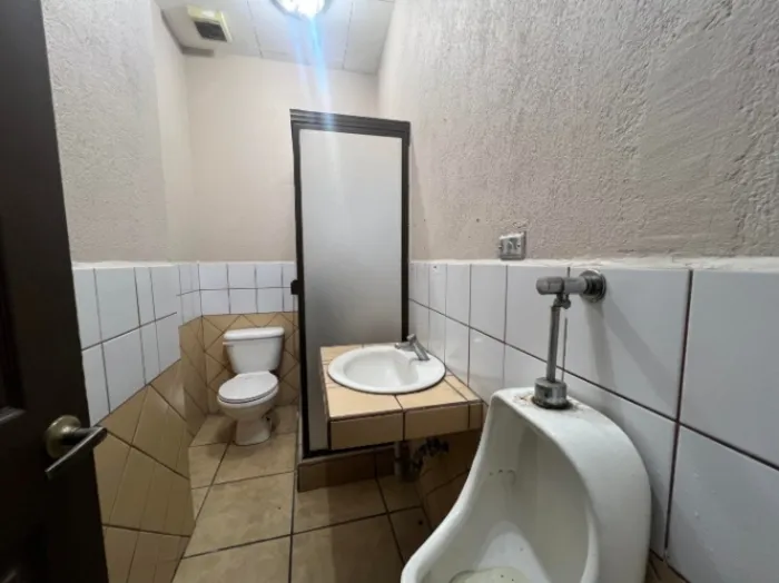 Venta de Edificio Comercial en Mercedes-Heredia.  en Mercedes, Heredia — $1,700,000 - Foto 3 de 16