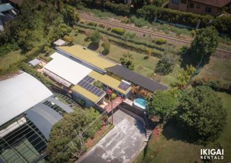 Casa de Lujo Amueblada con 4 Dormitorios y Amplio Jardín