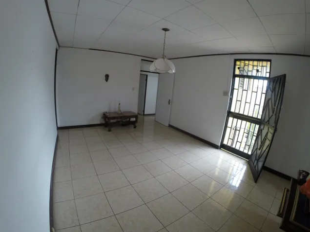Oportunidad inversión Terreno plano con casa para remodelar o demoler en San Pedro, Montes De Oca, San José — ₡ 70 000 000 - Foto 3 de 17