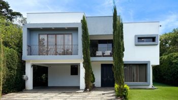 Se vende residencia de Lujo en San Rafael de Heredia en Ángeles, San Rafael, Heredia — 260 000 000 ₡ - Foto 2 de 32