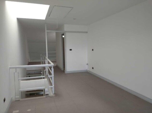 ¡Versatilidad y Estilo en Cada Nivel! Moderna Casa de 3 Pisos con Uso Mixto y Espacios Amplios en Merced, San José — $113,000