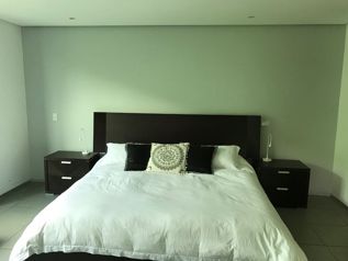 VENTA DE APARTAMENTO AMOBLADO, CONDOMINIO SANTA ANA FLATS en Salitral, Santa Ana, San José — $150,000 - Foto 4 de 13