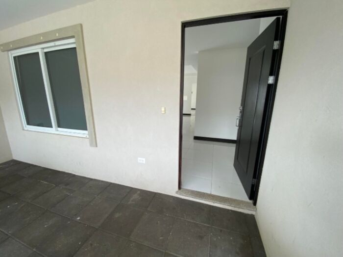 Se alquila casa con patio en San Rafael Escazú 26-1468 in San Rafael, Escazú, San José — $1,900