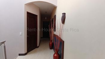 House for Sale - Excellent Opportunity to Buy a House in Gravilias, Desamparados, San José — 75 000 000 ₡ - Photo 4 of 9