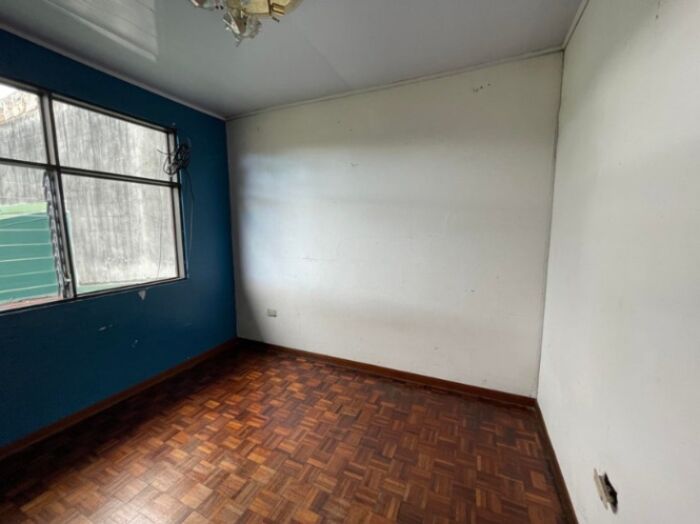 Venta de Casa + 4 APTOS en Catedral, San José. RAH 26-1347 PRECIO REBAJADO en Catedral, San José — ₡ 165 000 000