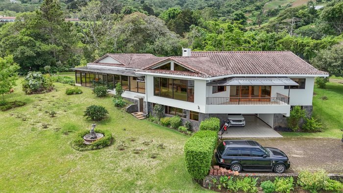 Casa con 4 habitaciones con impresionante vista en San Antonio in San Antonio, Escazú, San José — $5,000