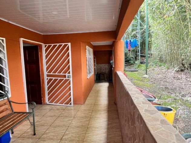 Venta casa amplia con terraza, 4 habitaciones y entorno natural #26-844 GS en Aserrí, San José — $178,500