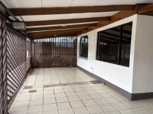 Se vende casa con apartamento en Heredia Centro 27-196 en Heredia — ₡ 88 000 000 - Foto 2 de 24