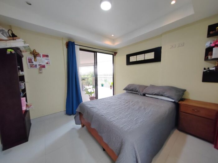 Casa remodelada en venta sobre calle principal en Moravia #26-491 GS en San Vicente, Moravia, San José — $160,000