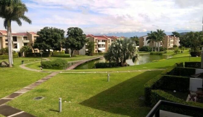 Venta de Impecable Apartamento en Santa Ana / Mls. 26-982 OFC JB en Uruca, Santa Ana, San José — $155,000