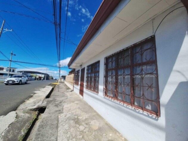 Venta de Lote con Uso Comercial o Residencial en San Rafael, Heredia. in San Rafael, Heredia — $638,000