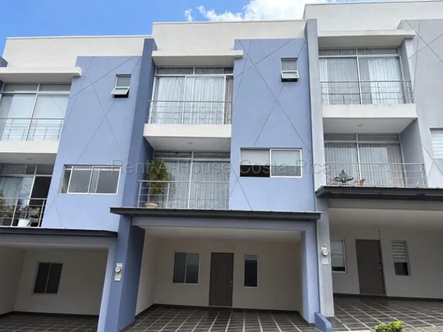 Casa moderna con Smart Home en Santo Domingo de Heredia in San Miguel, Santo Domingo, Heredia — $265,000