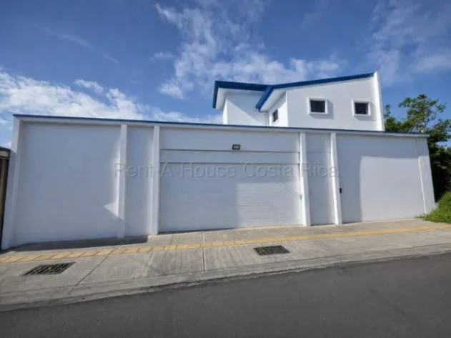 Venta de Casa en Agua Caliente-Cartago. RAH 27-26 in Aguacaliente, Cartago — $387,000