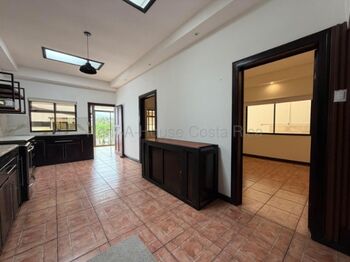 CASA EN ALQUILER EN SANTO DOMINGO DE HEREDIA en Pará, Santo Domingo, Heredia — $1,800 - Foto 4 de 17