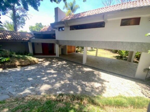 Se vende espaciosa casa con amplio lote en Escazú Centro 23-2872 en Escazú, San José — $780,000