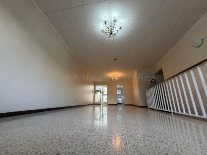 Casa amplia, luminosa y con excelente ubicación #26-1593 GS in Mata Redonda, San José — $1,500