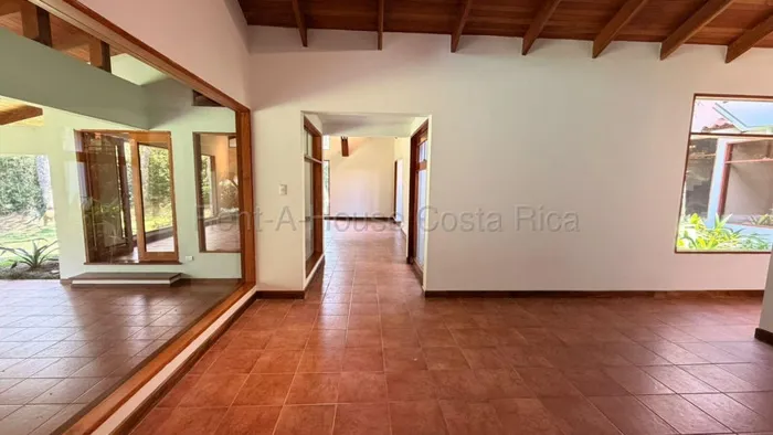 Venta de Casa en Escazú- Jaboncillos. RAH 27-615 en Escazú, San José — $780,000 - Foto 2 de 18
