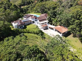 Lujosa propiedad Llave en Mano con Piscina en Puriscal in Mercedes Sur, Puriscal, San José — $980,000 - Photo 5 of 42