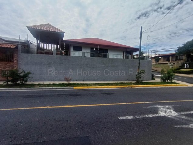 CASA EN VENTA EN MERCEDES HEREDIA en Mercedes, Heredia — $315,000 - Foto 2 de 10